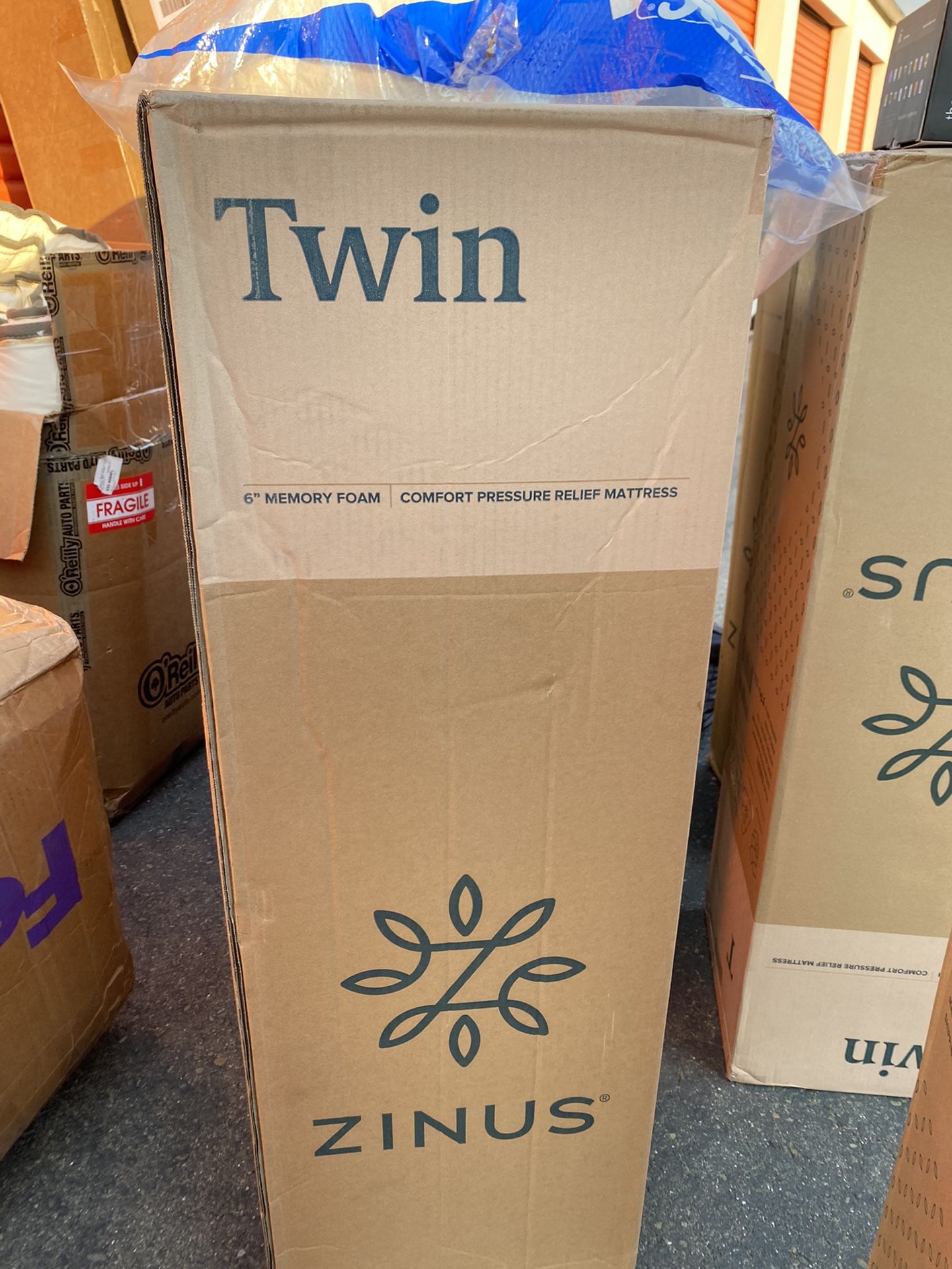 Brand new twin size 6” memory foam zinus mattress!