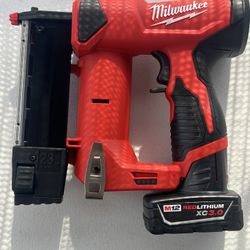 Milwaukee M12 12-Volt 23-Gauge NAILER “New”