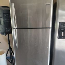 💥Refrigerator Frigidaire Top And Bottom Stainless Steel 30" Width 💥