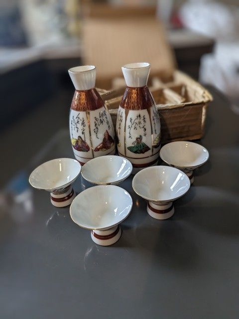 Vintage, never used Set of 2 Japanese Porcelain Vase Sake Bottle and 5 cups