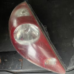 2007, 2008 Honda Fit Headlight Passenger Side, Right Hand Side Red Color Great Condition