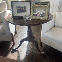 Queen Anne Legs Side Table