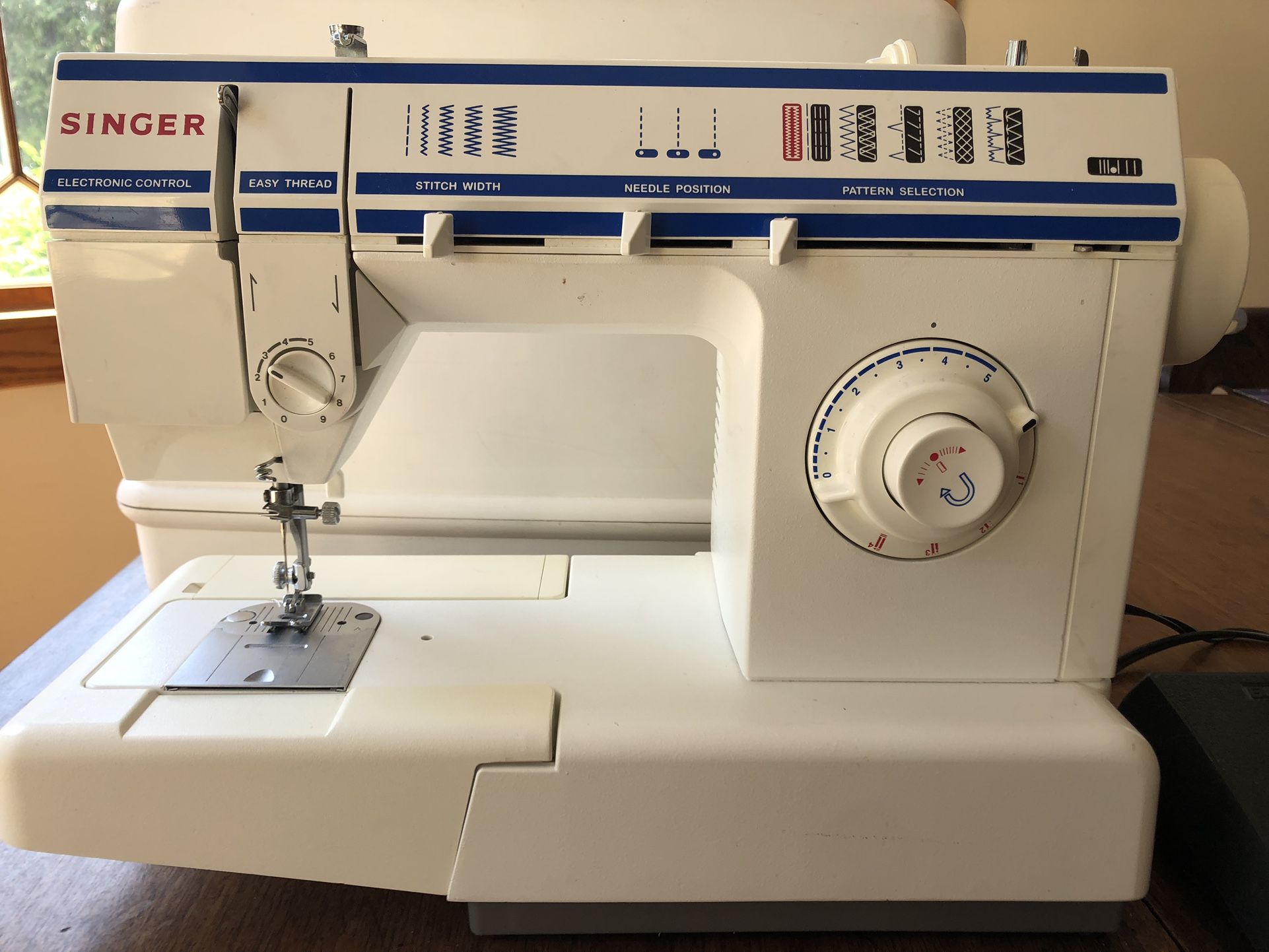 Singer ZigZag Decorative Stitch Machine for Sale in East Haven, CT