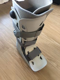 walking boot size L broken foot or ankle or sprain