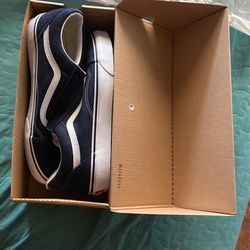 Brand New Vans - Old Skool 10.5 Men / 12.0 Women