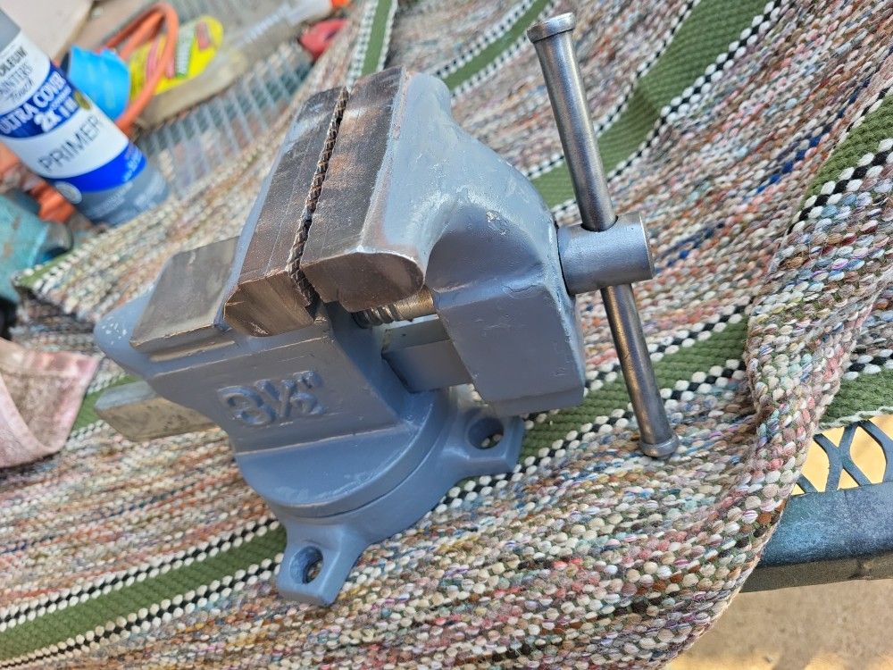 Vise Clean Excellent Condition,anvil, Wilth Pipe Jaws Swivel, E Mesa