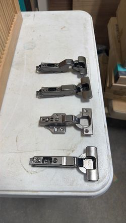 Cabinet door hinges