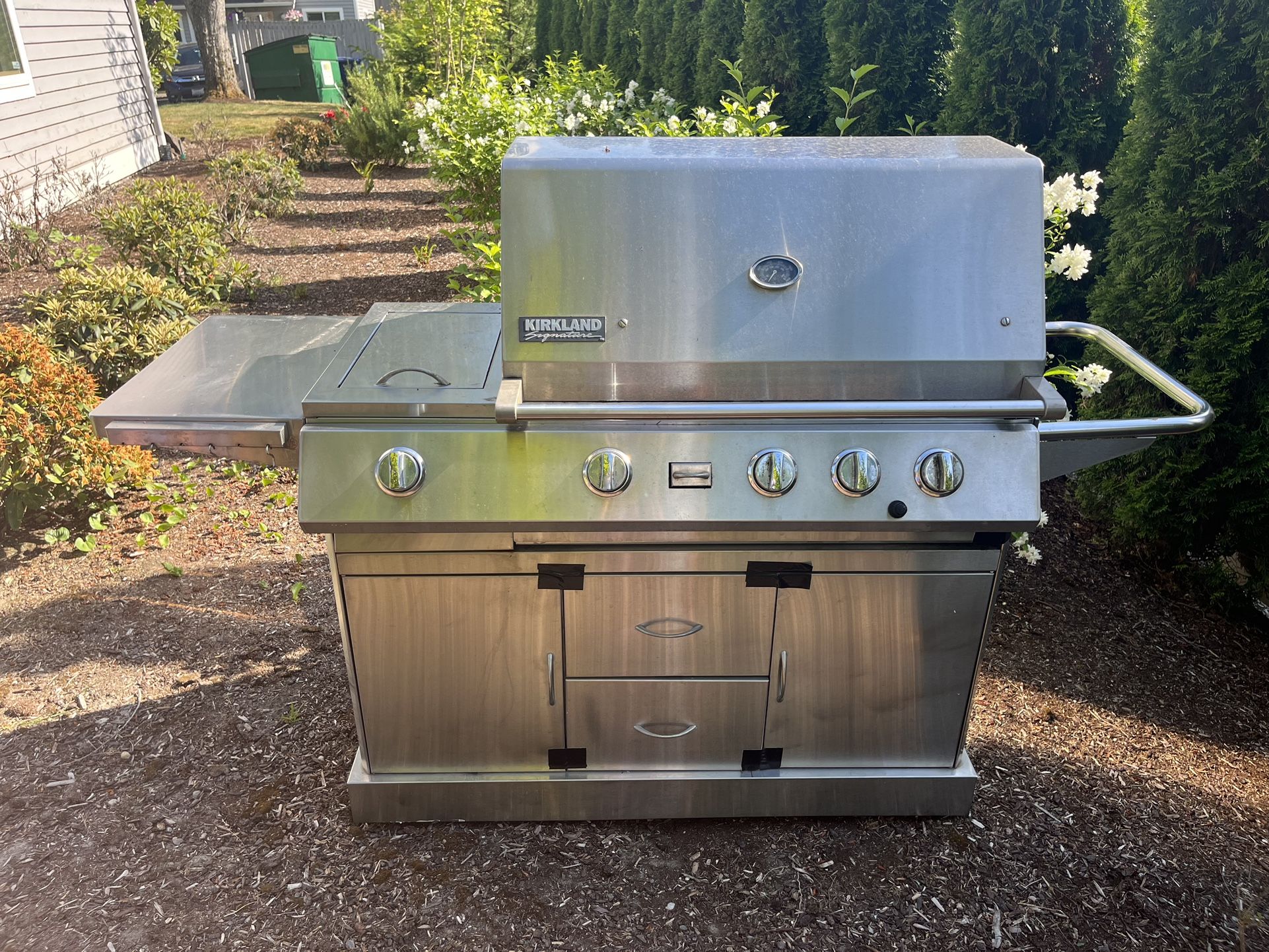 BBQ Grill Kirkland Signature