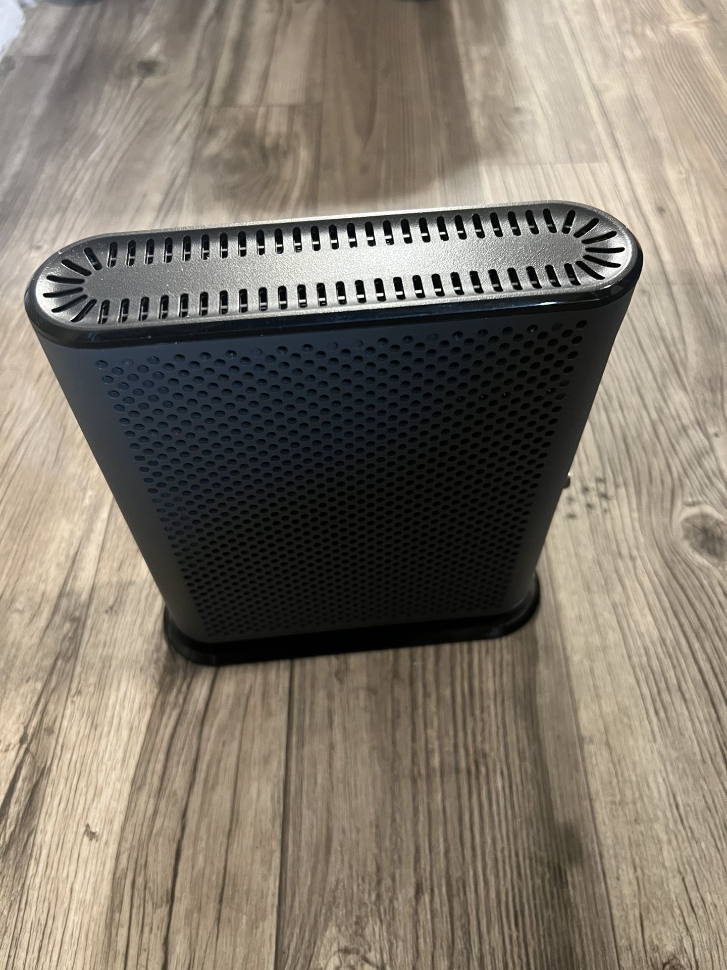 Motorola MB8611 DOCSIS 3.1 Multi-Gig Cable Modem | Pairs with Any WiFi Router (No Cables Included)