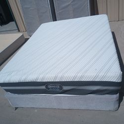 Queen Beautyrest Black Mattress And Box Spring 