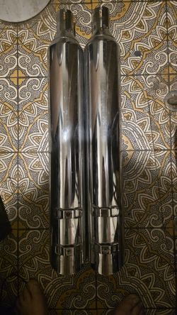 PAIR OF HARLEY Chrome MUFFLERS (contact info removed)6