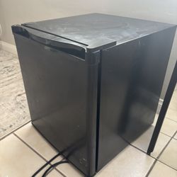 Hisense Mini Fridge 