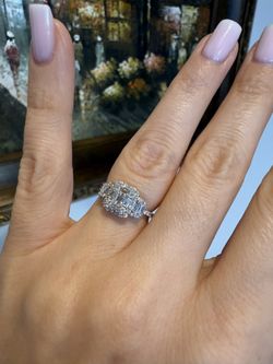 14K White Gold 1.00ct Natural Diamonds Gorgeous Ring 