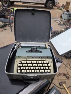 Galaxie Deluxe Vintage WORKING FULLY Typewriter