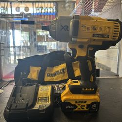 DEWALT 3-SPEED IMPACT W/ BATTERY AND CARRY  BAG