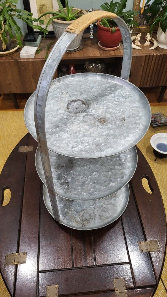 Metal Three-tier Serving Dish