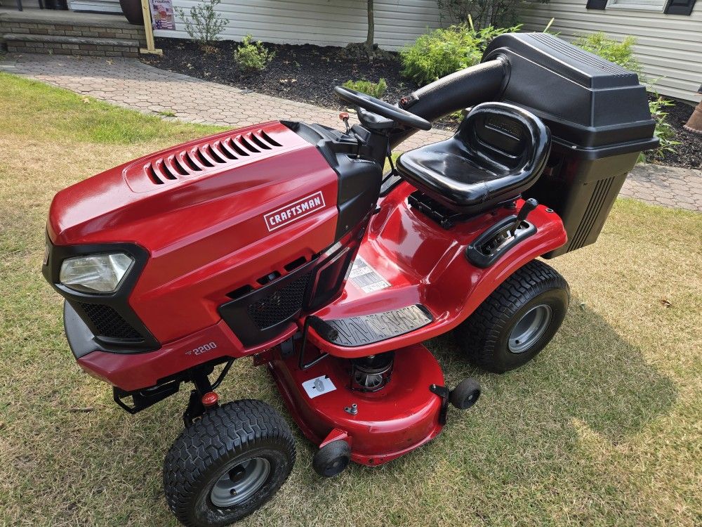 Craftsman 17hp 42"DECK AUTOMATIC RIDING MOWER WITH BAGGER 