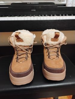 UGG Women's Hiker Boot, size 9