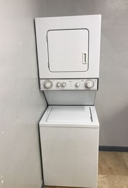 Washer and dryer stakable whirlpool 24” inch / 90 day warranty free delivery