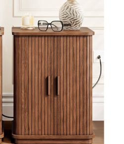 Nightstand table/ mueble de noche