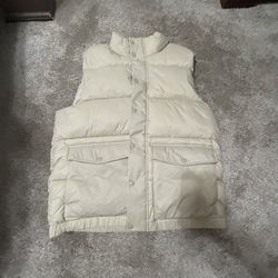  Men’s Gap Puffer Vest 