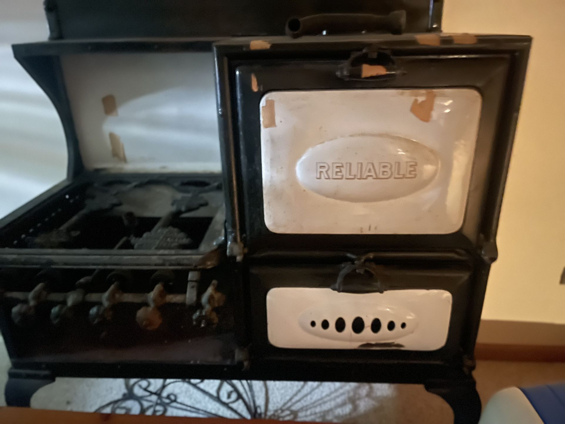 Antique 1930s Roberts & Mander “Reliable” Stove