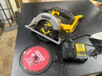 DeWalt 20V 6-1/2” Circular Saw + Battery & Charger