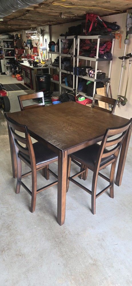 Table With 4 Chairs 