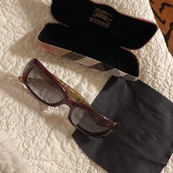 Burberry novocheck Sunglasses With Case