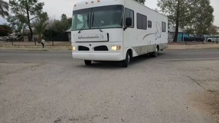 2003 Ford F550 Hurricane V10 Gas