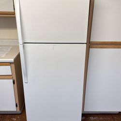 Top Freezer Refrigerator 