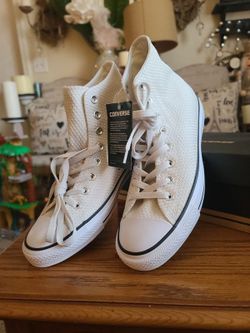 CONVERSE (CTAS Hi) WOMEN'S SHOES Size 10 ( New In Box)