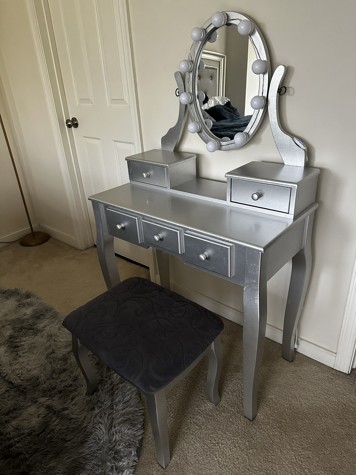 Vanity With Mirror And Lights