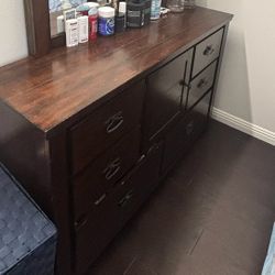 3 Piece Bedroom Set ! 