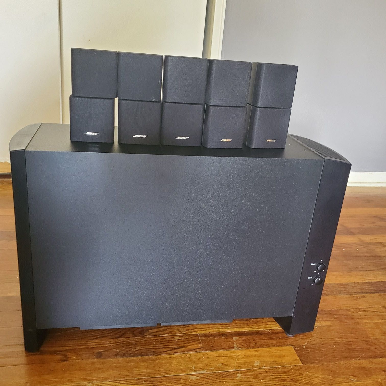 Bose speakers system NOT WIRES INCLUIDES