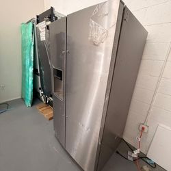 Whirlpool Refrigerator 36"inch Side By Side Scratch And Dent 