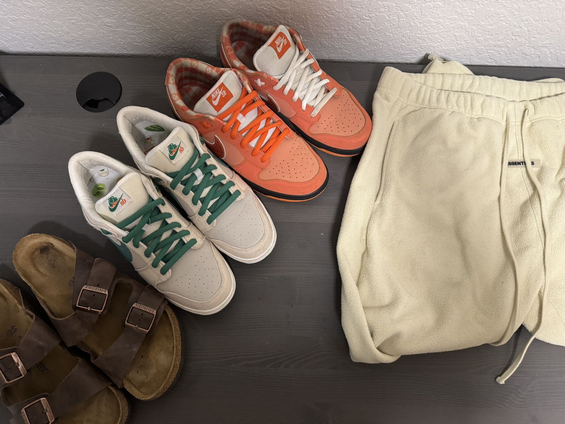 Clothing and shoe lot / collection / bundle