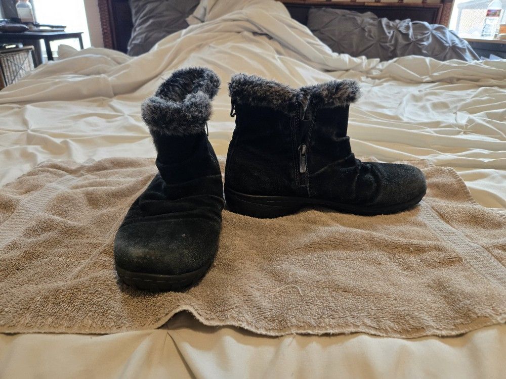 Snow Boots Women Size 9 $10