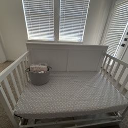 Convertible crib