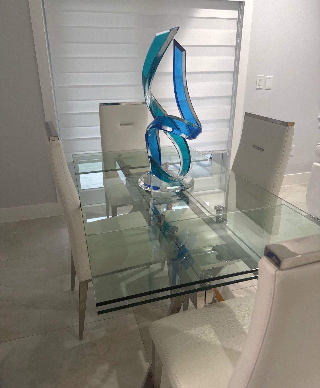 Extendable Beautiful table with chairs