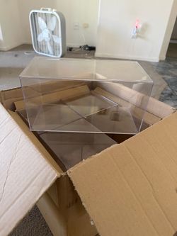 Set of 4 display cases NEW