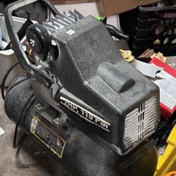 8 Gallon Air Compressor 