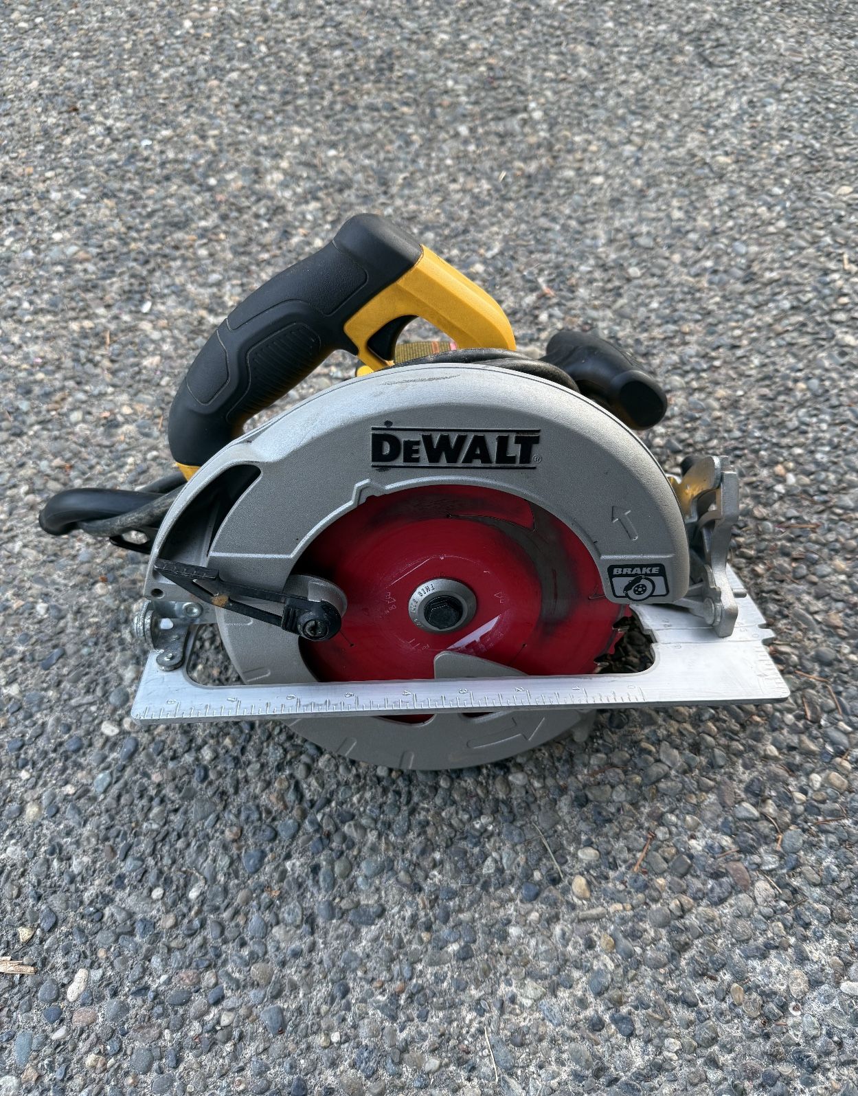 Dewalt Circular saw 7-1/4 in. Corded