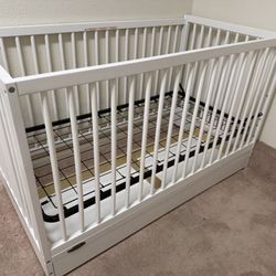 White Graco Crib with Storage 