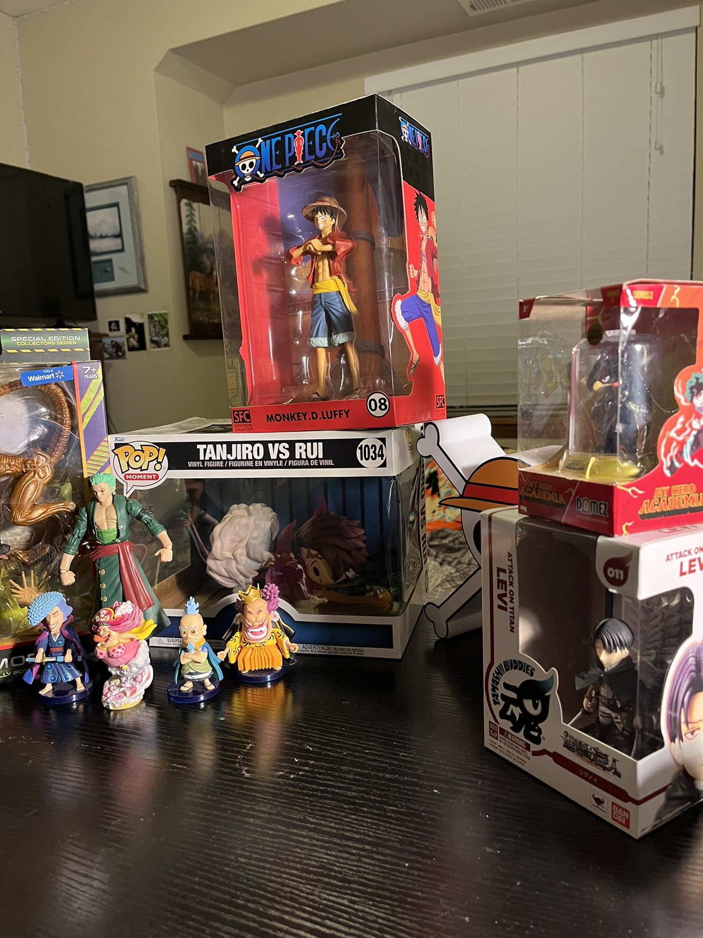 Anime Collectibles Lot (includes One Piece Night Light)