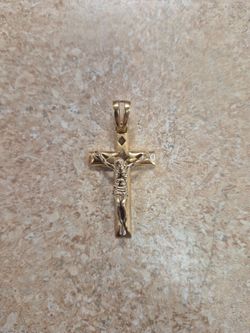 18k Yellow Gold Crucifix Pendant