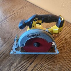 Dewalt Saw