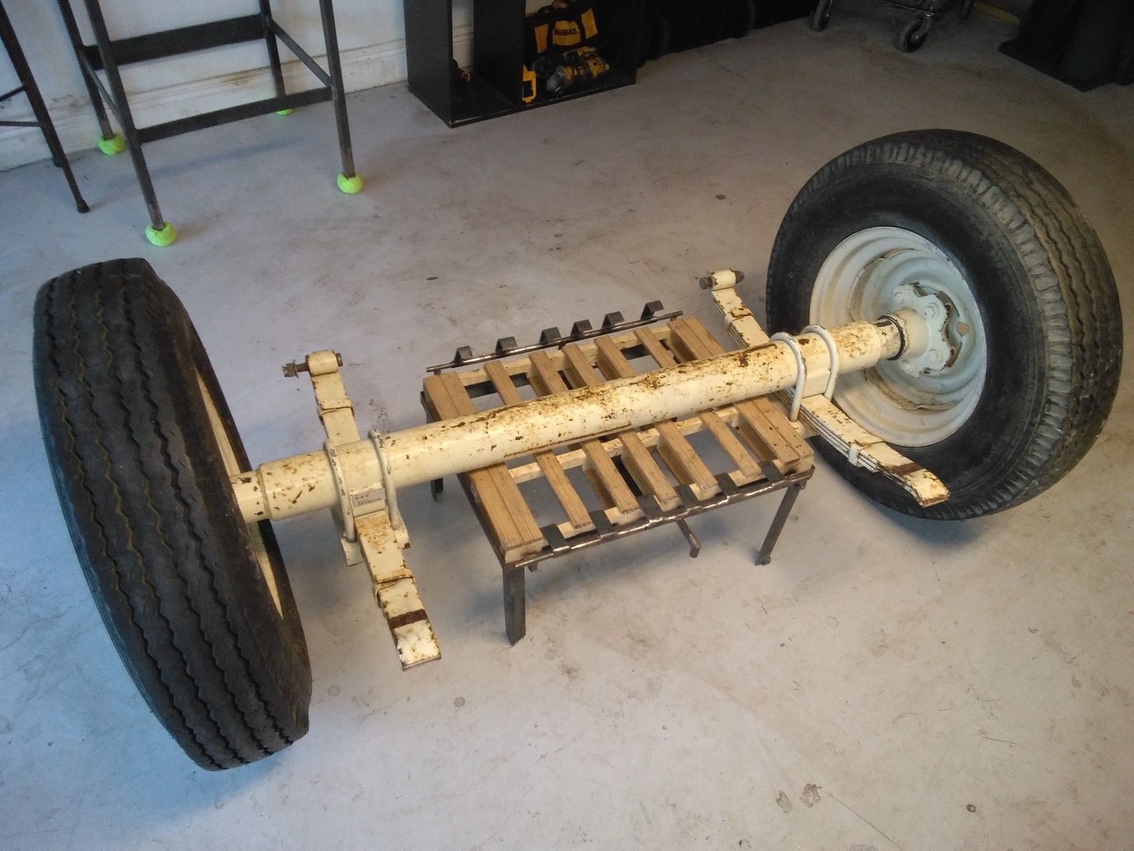 Heavy duty trailer axle