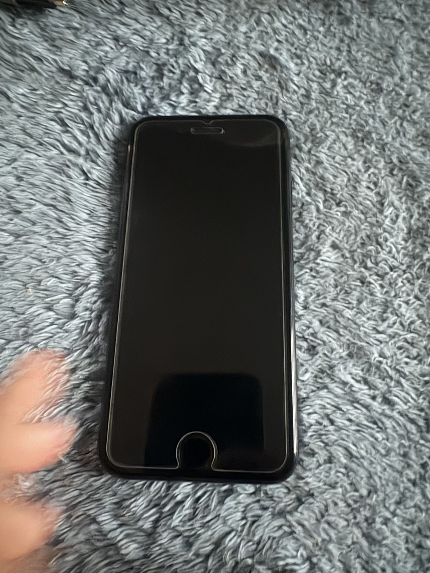 iPhone SE 2020 Black For Parts *** NO POWER ***