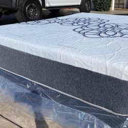 Queen Bamboo Cool Gel Memory Foam!!